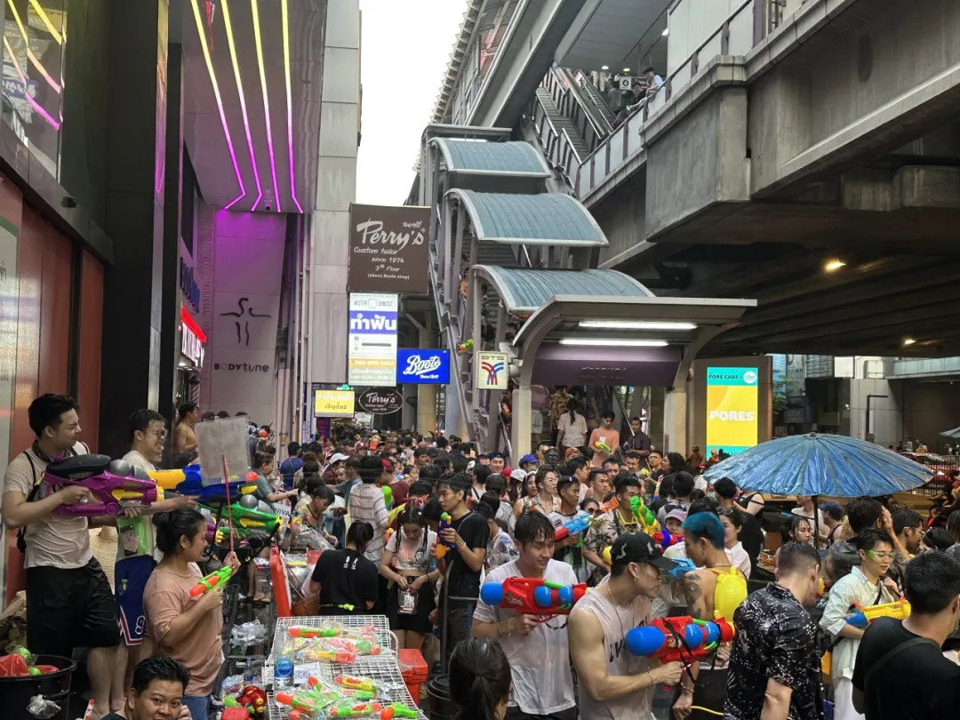 泰国留学 |  宋干节即将到来！泰国的泼水节将再次掀起狂欢，建议提前做好准备！